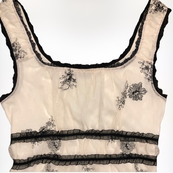 Maurices Beautiful & Classic Creamy White & Black Lace Netted A-line Blouse SZ S - Picture 2 of 10